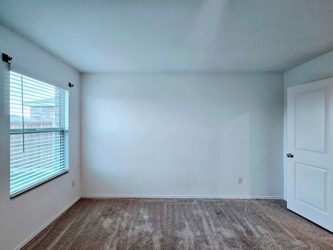 Building Photo - 2828 Eppright Dr