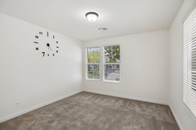 Building Photo - Stunning 5 Bed, 4 Full Baths And 2 Half Ba...