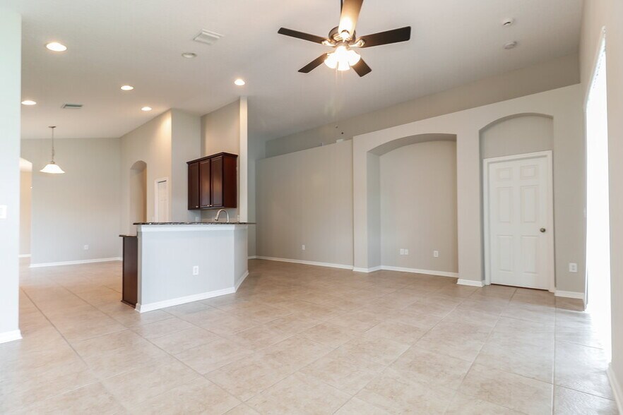 Building Photo - 7320 Forest Mere Dr