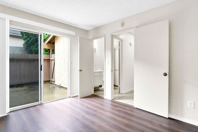 Building Photo - Great Three bedroom in UTC!  Available now!