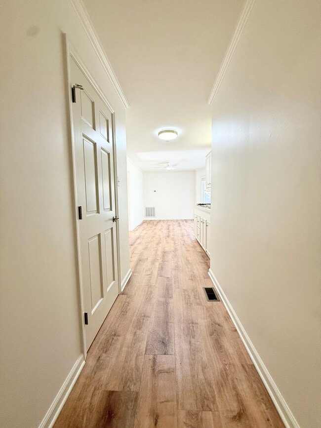 Building Photo - 130 Valley Club Cir