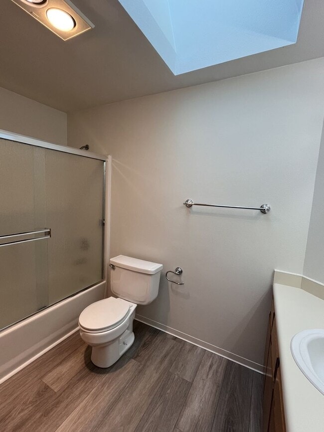 Building Photo - 3 Bedroom 2 Bath Single Family Home