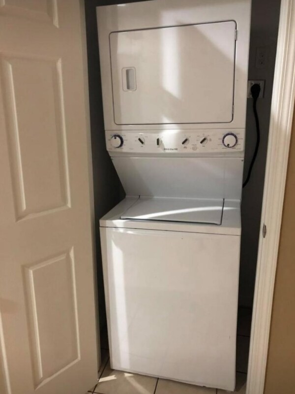 Building Photo - 16685 Meadowcroft St