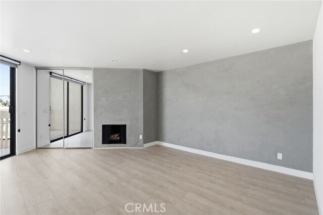 Building Photo - 7301 Vista Del Mar