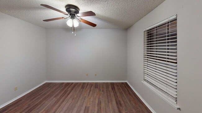 Building Photo - Spacious 2-Bedroom Rental Near NAS Pensacola – Ideal Location for Professionals