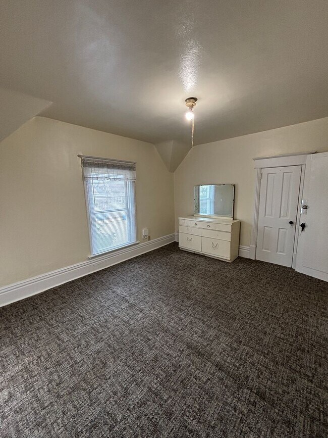 Building Photo - 326 Fowler St