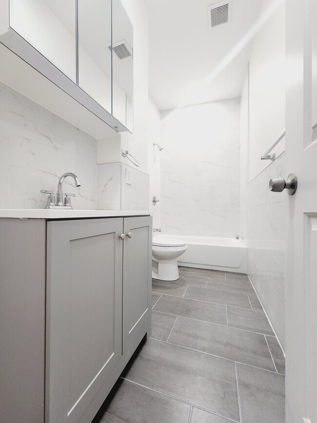 83 Oak St 1 - 77 Oak St