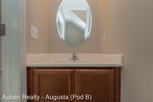 Building Photo - 3 br, 1.5 bath House - 4010 Rambling Way