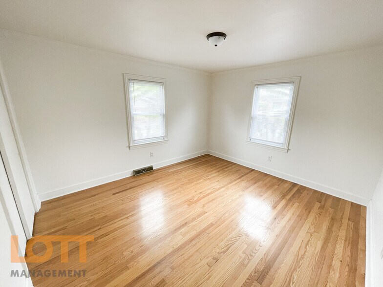 Building Photo - 3 Juanita Ct