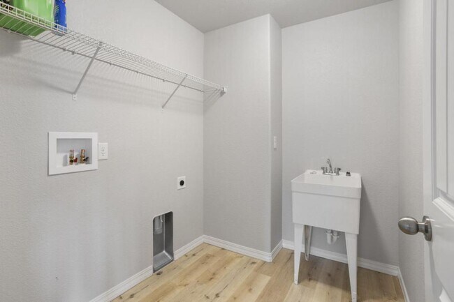 Building Photo - 8560 Dry Needle Place