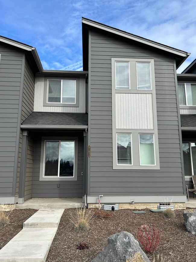 Building Photo - Spacious 3BR/2.5BA Townhome w/ Community Park & Trails – Bend, OR - PENDING APPLICATION