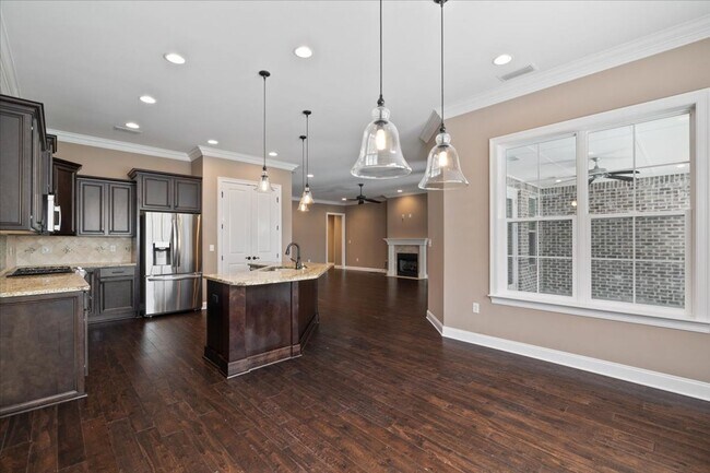Building Photo - 4 Bedroom in Niceville!