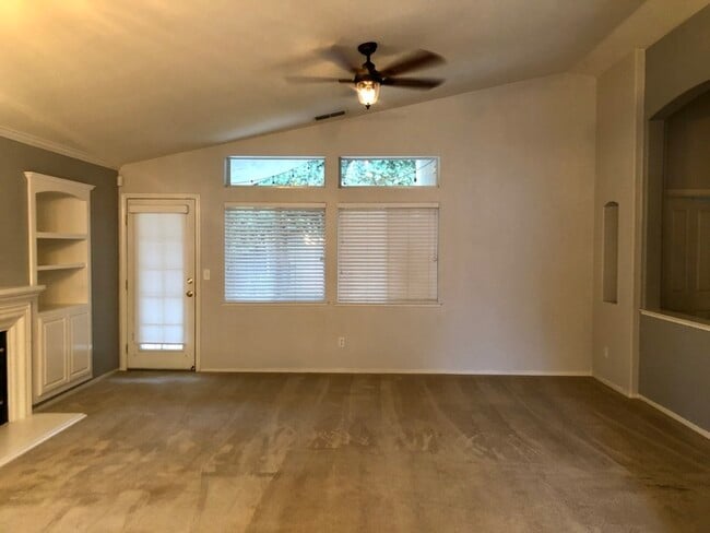 Building Photo - Beautiful 3 bedroom/ 2 bath home in Citrus...