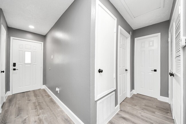 Building Photo - 5444 Ridge Wind Ln