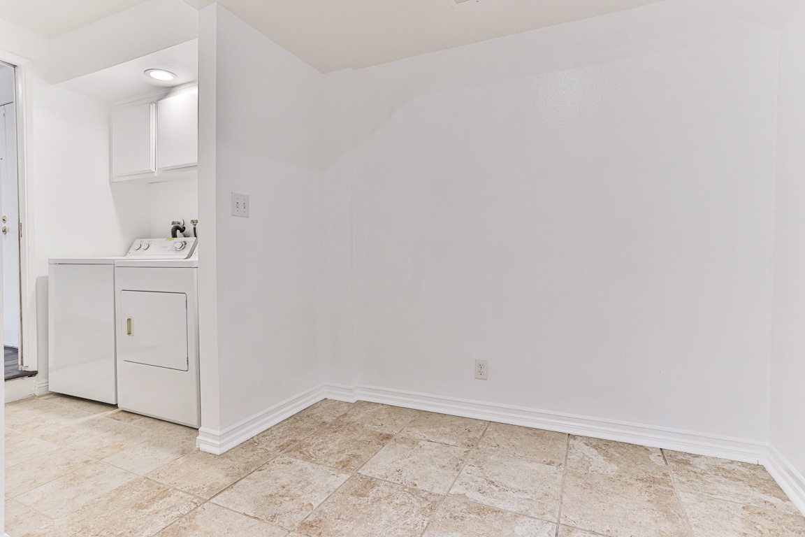 Building Photo - 222 N Rose St