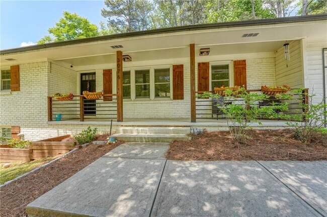 Building Photo - 3076 McCully Dr NE