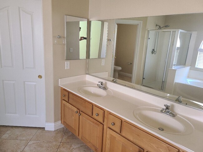 Building Photo - Amish #2