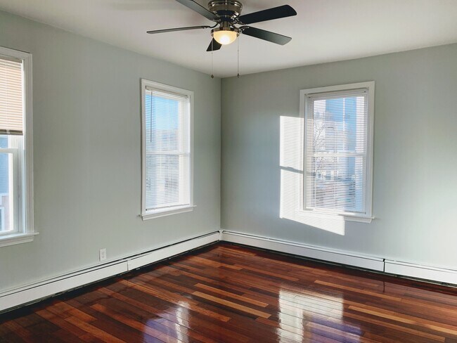 Building Photo - 108 Boston St