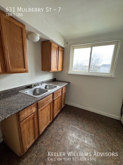 Building Photo - 631 Mulberry St