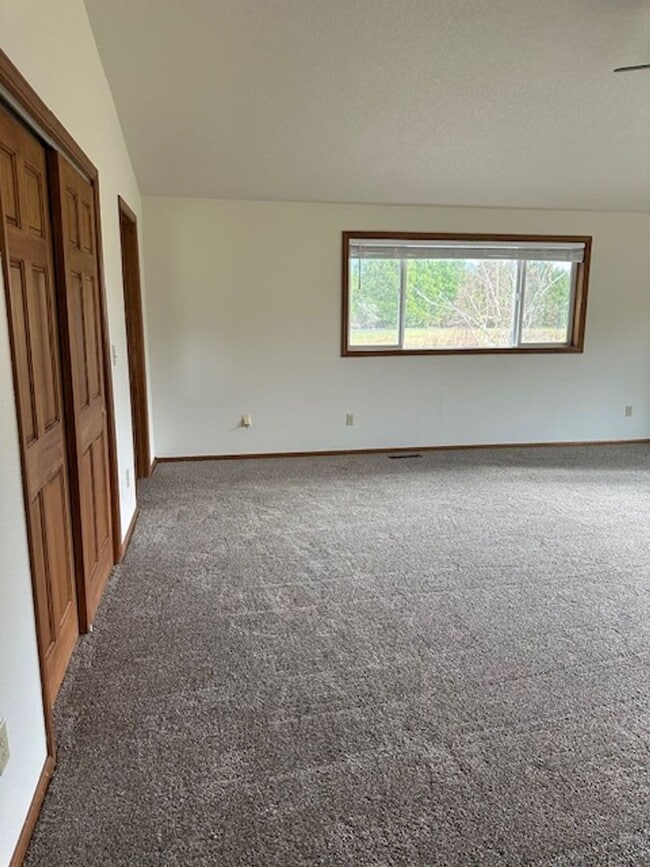 Building Photo - 23601 Labare Rd