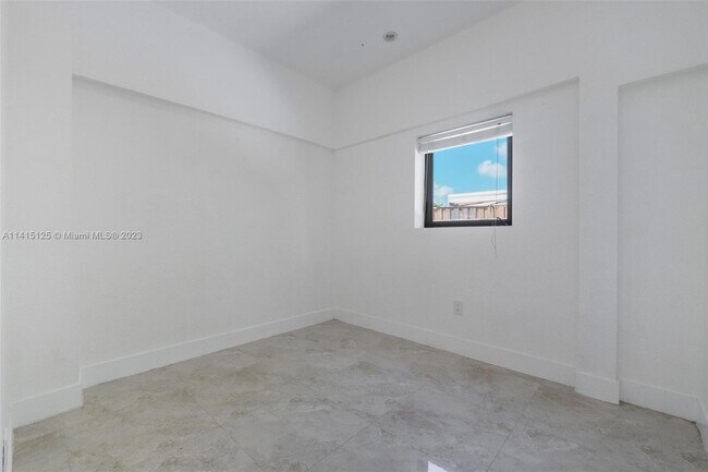 Building Photo - 3010 SW 25th St