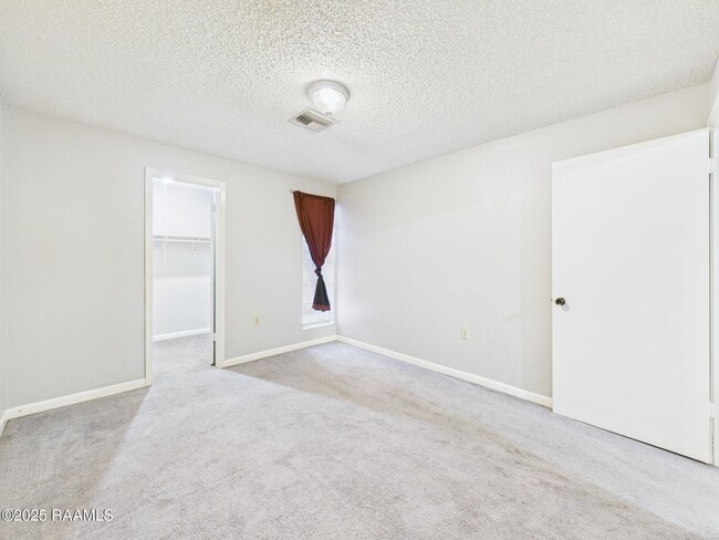 Building Photo - 511 Fox Run Ave