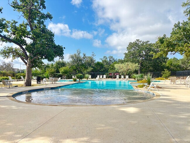 Building Photo - Beautiful 4-Bedroom Home with Free Communi...