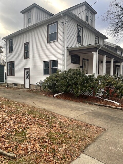 Building Photo - 307 Race St