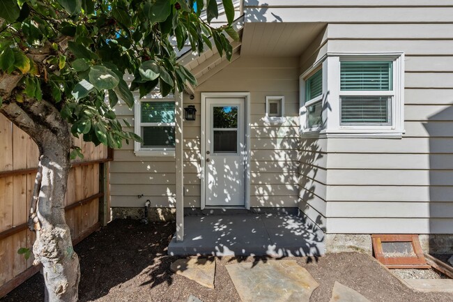 Building Photo - Fully renovated 2 Story Home in Downtown Napa