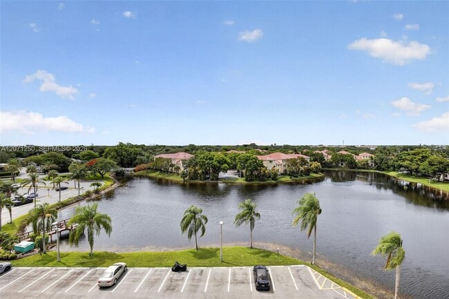 Building Photo - 250 Jacaranda Dr