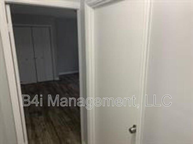 Building Photo - 205 Porter St SW