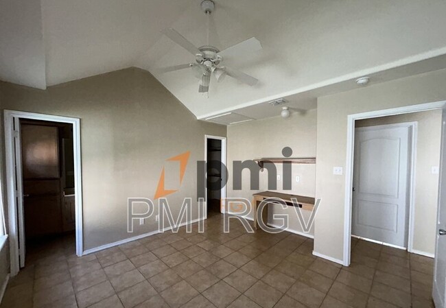 Building Photo - 515 La Mancha Dr