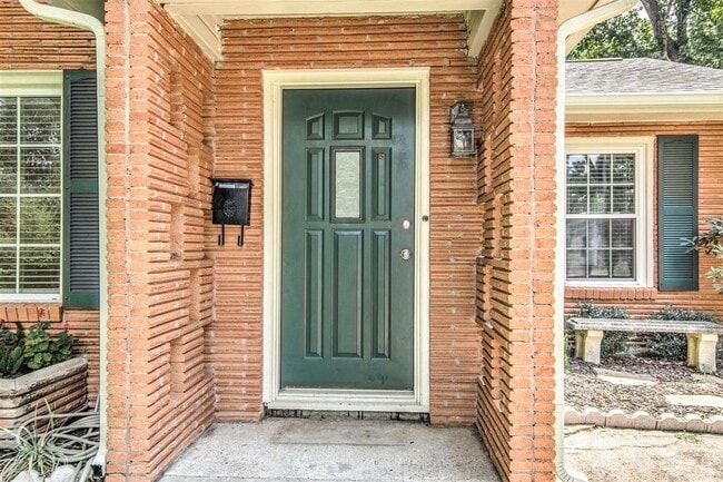 Building Photo - 1607 Libbey Dr