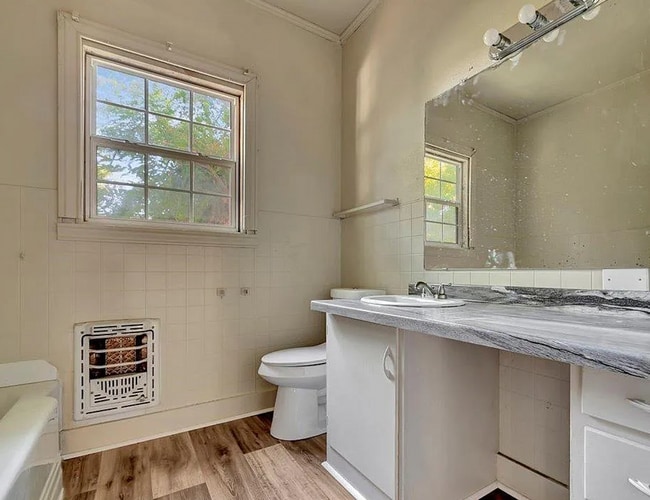 Building Photo - Cute 3 Bedroom 2 Bathroom Home!  Available Now