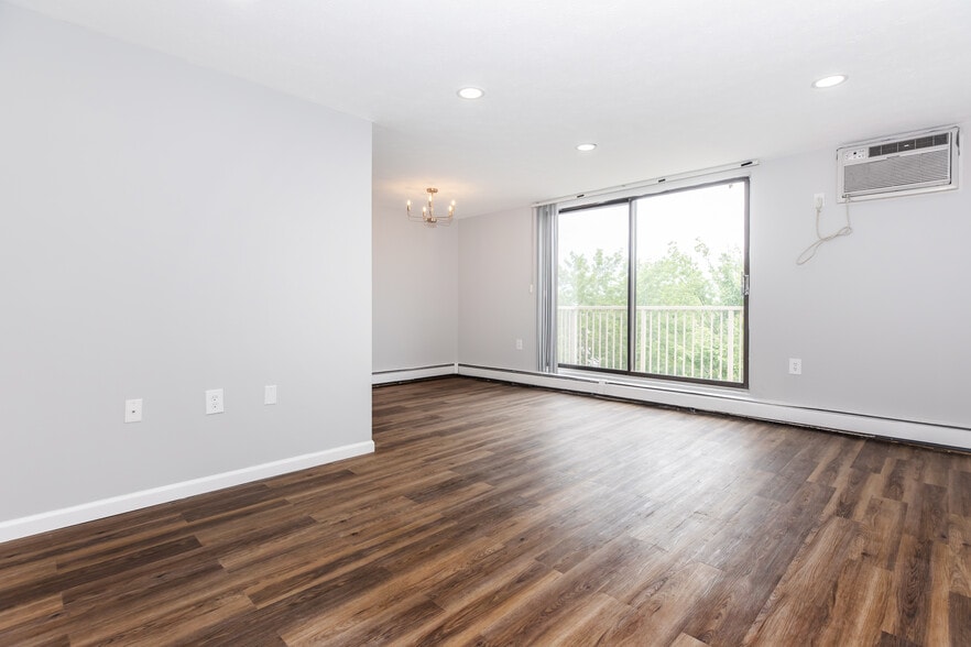 Building Photo - Chestnut Lake