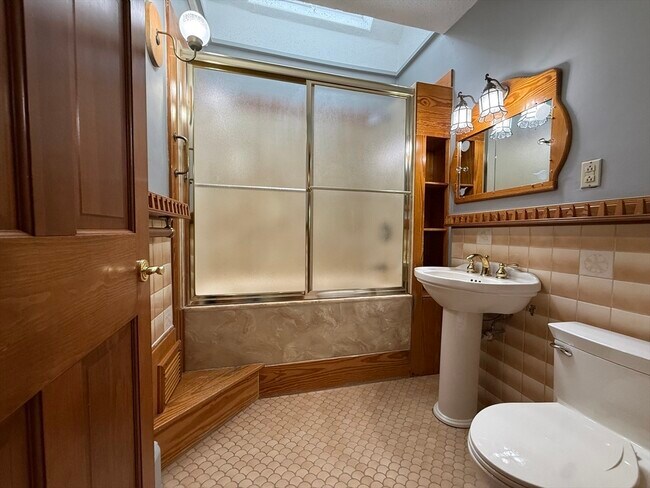 Building Photo - 5 Cedar Hill Terrace