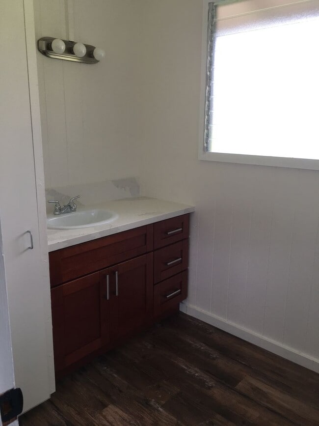 Building Photo - Completely renovated 3 bedroom 2 bath Wahi...