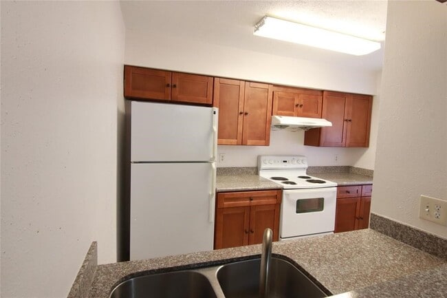 Building Photo - 10555 Turtlewood Ct