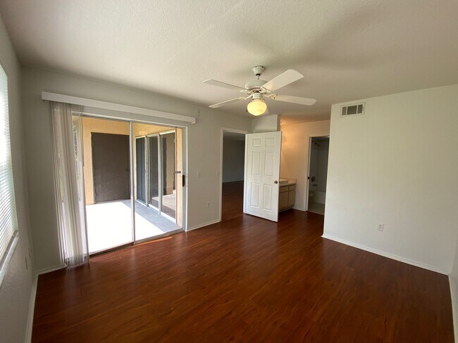 Building Photo - 13941 Fairway Island Dr