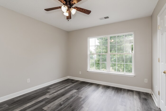 Building Photo - 525 Danfield Dr