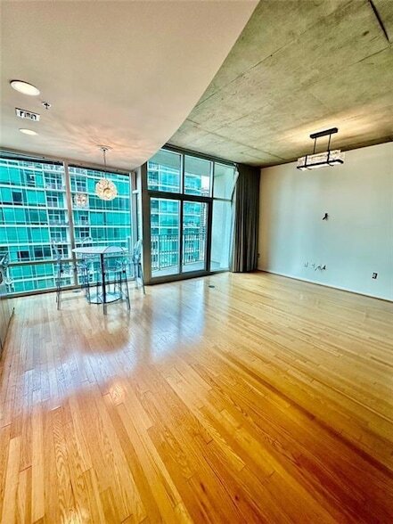 Building Photo - 923 Peachtree St NE