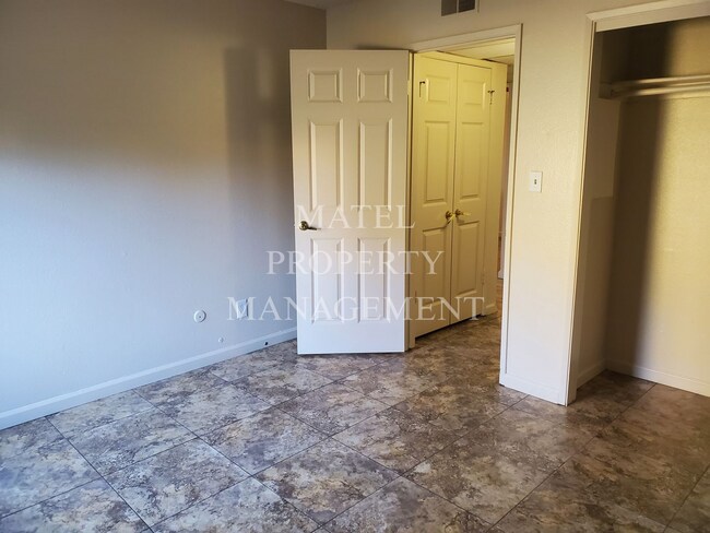 Building Photo - FLO1313