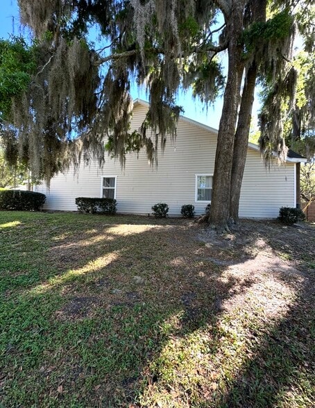 Building Photo - 4700 SW Archer Rd