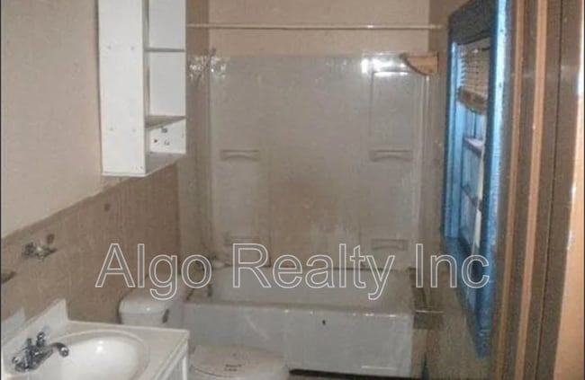 Building Photo - 2647 Fremont Ave N