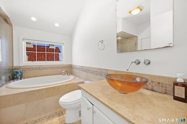 Building Photo - 1895 Fairfield Beach Rd