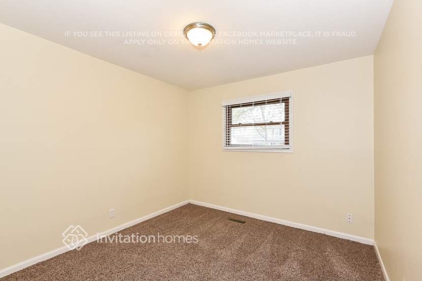 Building Photo - 141 Queenswood Rd