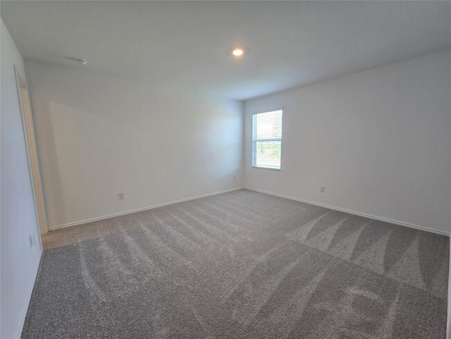 Building Photo - 12920 Eastland Dr