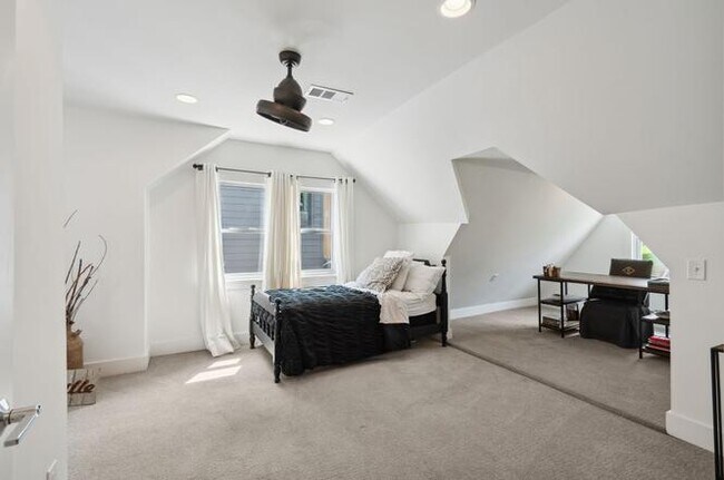 Building Photo - 828 Kirkwood Ave