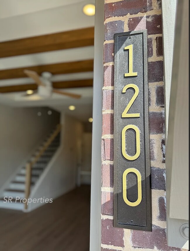 Building Photo - 1200 Windsor Sq