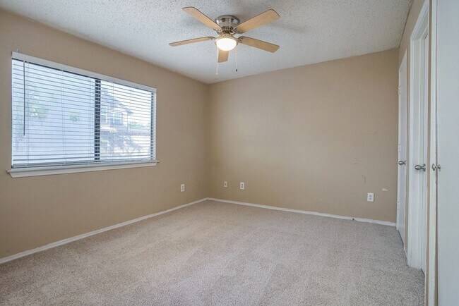 Building Photo - 10328 Chelmsford Dr